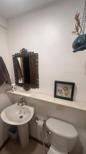 Poblado Loft Walk to Provenza & metro AC wifi