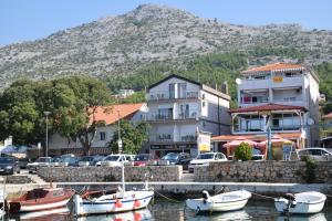 3 star pension Apartments Tota Starigrad-Paklenica Croatia