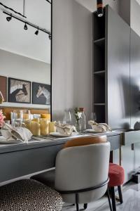 Frank Porter - Mag 318, Business Bay