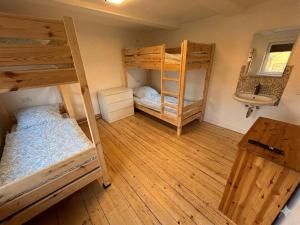 Monteurunterkunft II Ferienhaus II A7 Holle mit 14 Betten, 3 Duschen und 3 WCs