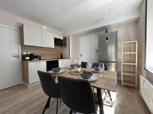Appartement rénové avec cuisine équipée et douche