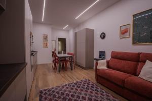 Casa Tatattoli, Metro