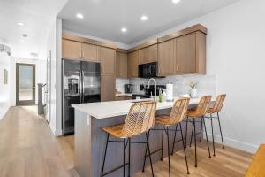 Entire Home with Pickleball, Resort Pool & Hot Tub