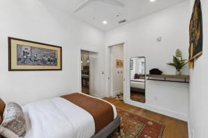 Upscale CBD Hotel Suite Near French Quarter