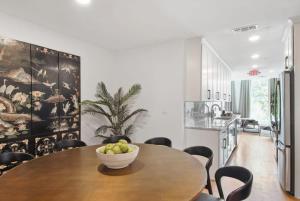 Two Expansive Hotel Suites Near French Quarter