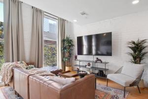 Two Expansive Hotel Suites Near French Quarter