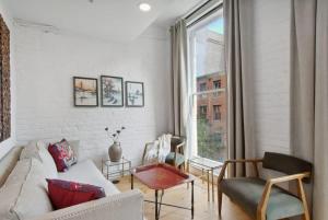 Two Expansive Hotel Suites Near French Quarter