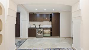 Kingsize bed apartment with pool & smart tv and wifi