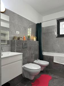Luxury Glam Apartments Coresi Mall Area - Parking Option