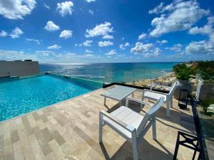 Oceanfront Condo Top Location Near 5th Ave