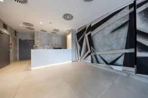 Skyline View Apartment, Metropolis, Parking & Balcony