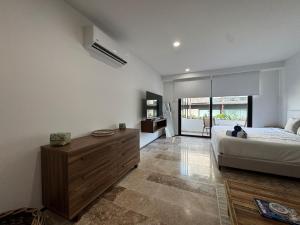 Studio Near 5th, Ocean View Terrace, Pool and Gym