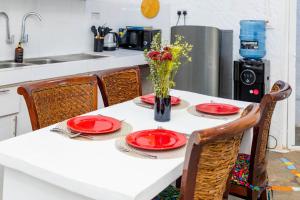 Kikis Cottage Serene 2Br Ensuite, Garden Estate