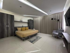 Comfy One Bedroom Near the Beach and 5th Ave