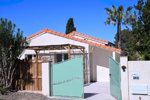 VILLA RIVA, terrasse plein sud, plage à pied, 4 à 6 personnes