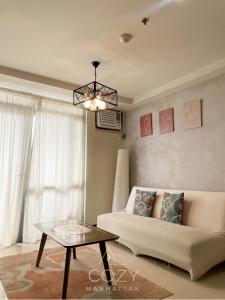 1-Bedroom Unit Manhattan Heights Araneta Cuabo with Balcony