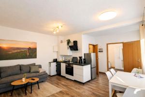 Urlaubsmagie - Ferienwohnung Wasseramsel - Terrasse, Grill & Saisonaler Pool - W2