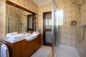 I Tre Fratelli Ad Arona 4BR, garden, jacuzzi, lake