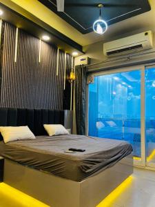MOONLIGHT STUDIo