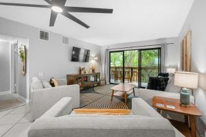 Royal Kahili B204 AC Across From Lyman’sBanyans