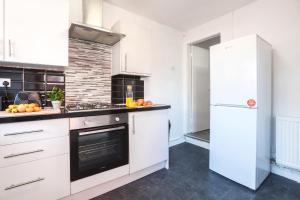Long Term listing Large Contractors House 4 Bedrooms, 8 guests