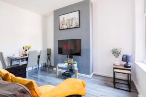 Long Term listing Large Contractors House 4 Bedrooms, 8 guests