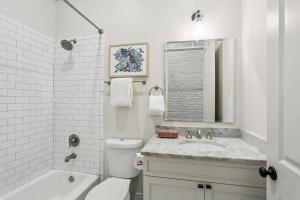 Grand 4 Condo Combo Near French Quarter 8BR 8BA