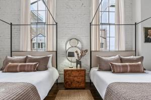 Grand 4 Condo Combo Near French Quarter 8BR 8BA