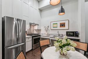 Cutting-Edge Condo Suite Near the French Quarter