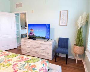 Luxury Water View Condo Near Disney | Walk to Dining