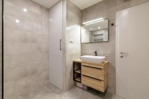 HoUsE MILETIC