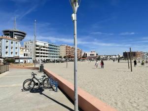 Appt T3-2Bis 5 couchages 2 mn à pieds de la plage climatisé