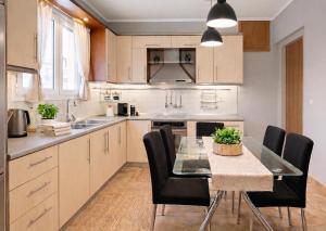 ANGELOS RESIDENCE - Spacious Holiday House in Rhodes - Families & Groups