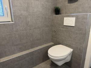 2BR, terrace, free parking