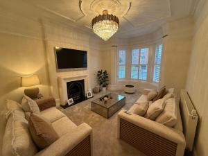 Stylish Home Near Birkdale Village & Golf Course