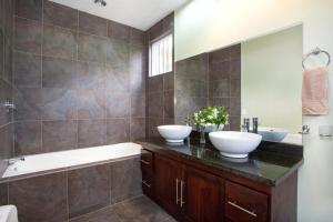 Tres Amigos - Luxurious with Jungle and Ocean View