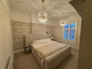 Stylish Home Near Birkdale Village & Golf Course