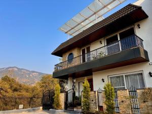 The Aaina House