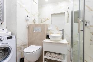 Golden Apartments - Mennica Residence - Luxury 1-Bedroom in City Center#189