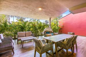 Peaceful modern condo with rooftop pool, washer-dryer and fitness room