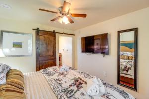 Hike, Shop and Unwind Tucson Home with Hot Tub Access