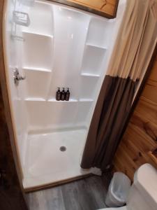 Cozy Secluded King Best LocationHot TubFirepit