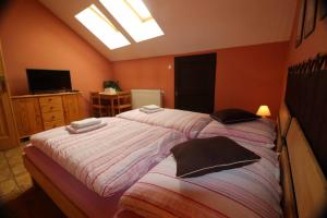 Vltava Port Riverside Restaurant-Café-Pension