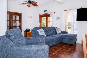 Oceanfront Belize Villa Pool Rooftop Deck Ideal for Families