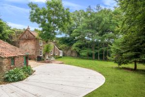 Idyllic Waterside Cottage in Mid Devon