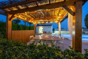 Summer Oasis Retreat Villa by Fidalsa