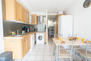 Résidence avec parking et piscine, à 5 minutes de la plage LA