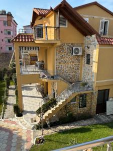 Vila Aliaj