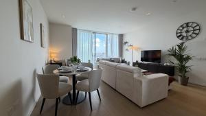 Breathtaking Sky City View 1BR