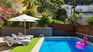 Villa privada con piscina, vistas al mar y montaña en Lloret de Mar